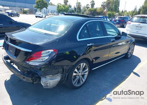 2015 Mercedes-Benz C 300 Luxury/Sport z USA, uszkodzony, nr VIN 55SWF4JB2FU074223